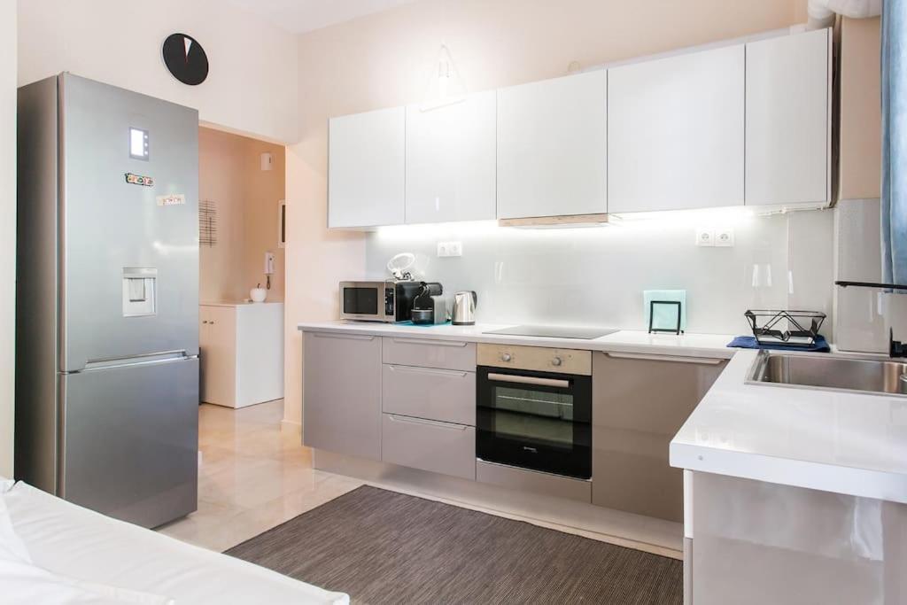 Lux Beach Apartment Vári Exterior foto